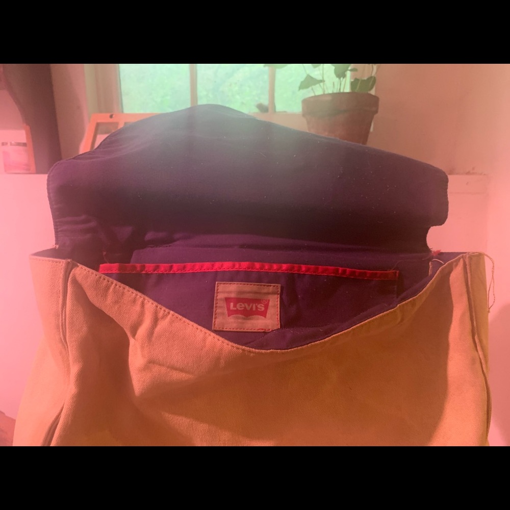Levi’s Messenger Backpack - Picture 3 of 3